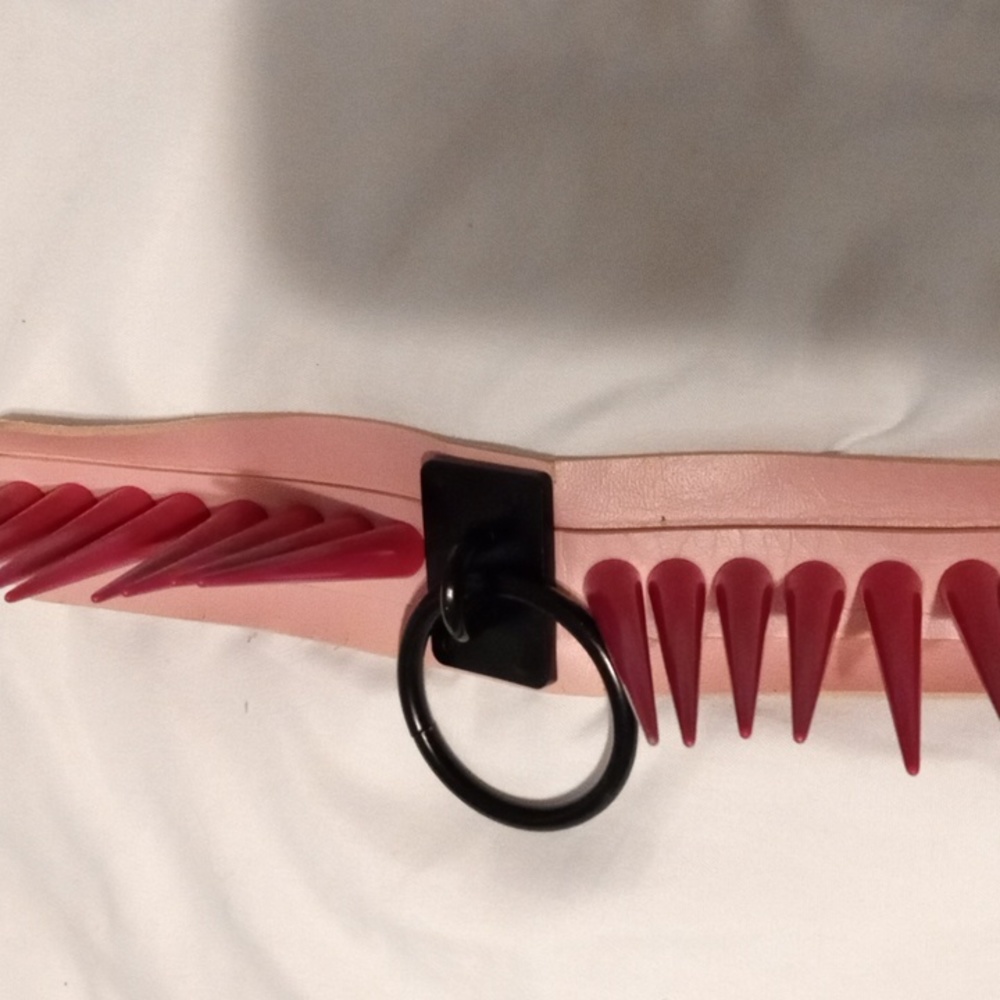 Spiked choker collar